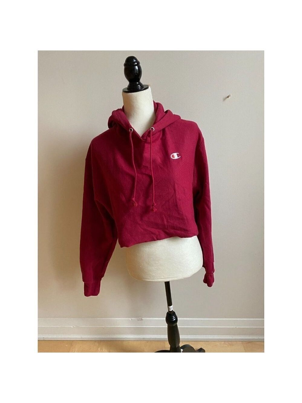 𝅺champion women BNWOT hooded burgundy cropped sweater NEW medium frayed hem
